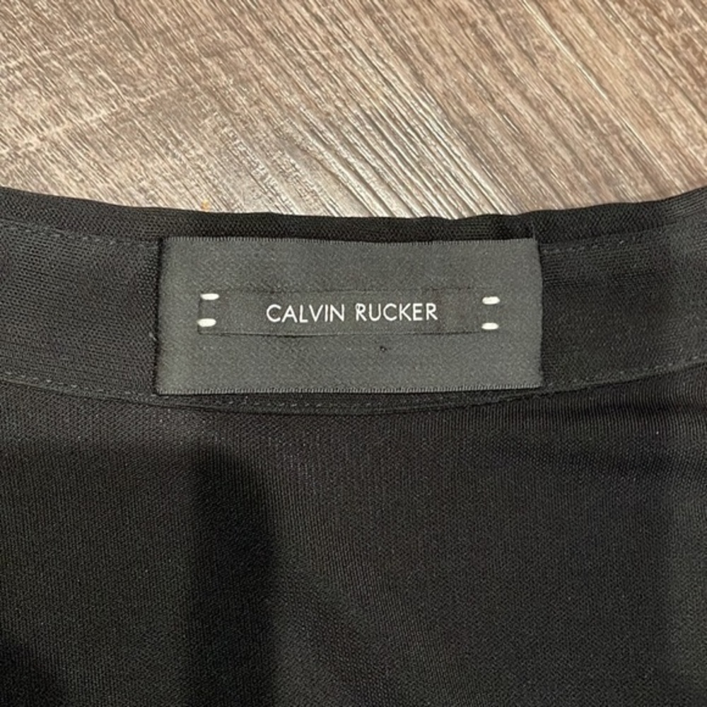 Calvin Rucker Grommet V neck body on top - Picture 2 of 5
